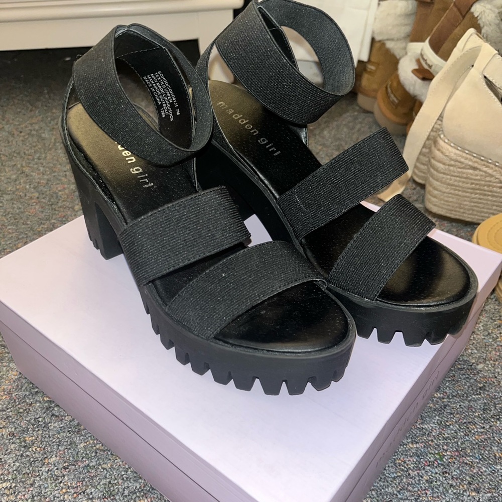 Madden Girl Sohoo Black Platform Sandal Size 7 LIKE NEW